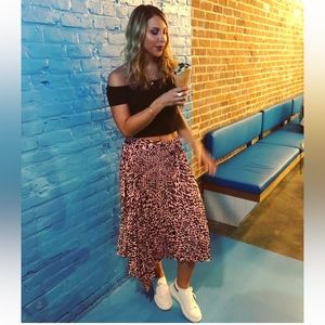 Topshop pleated midi skirt in pink leopard - size 8